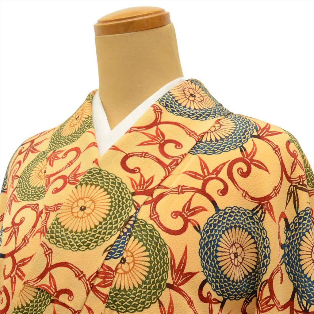 [Used] Komon (small patterned) recycled kimono, pure silk, lined, length 159cm (size M), sleeve length 65.5cm, yellowish color, floral arabesque pattern, bingata dyeing, high quality, semi-formal, spring, summer, autumn, winter, ready-made. 