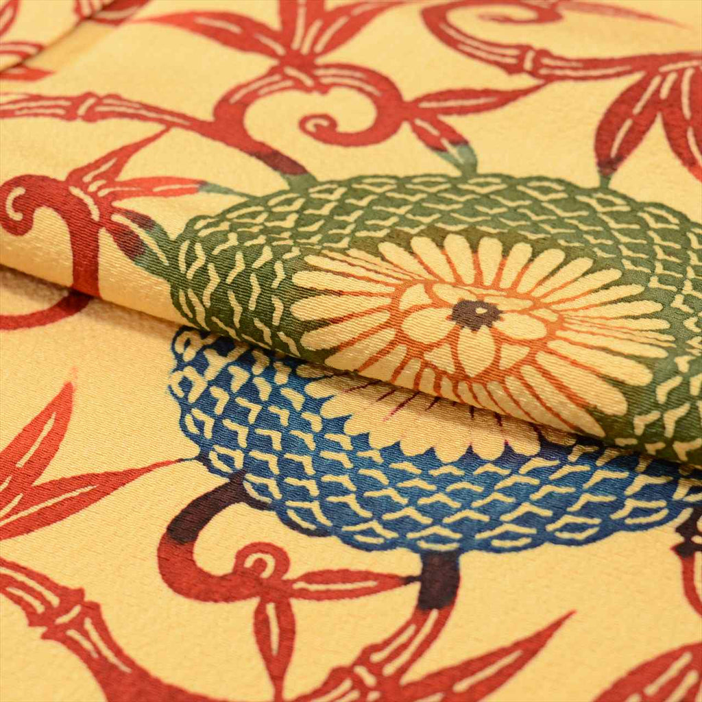 [Used] Komon (small patterned) recycled kimono, pure silk, lined, length 159cm (size M), sleeve length 65.5cm, yellowish color, floral arabesque pattern, bingata dyeing, high quality, semi-formal, spring, summer, autumn, winter, ready-made. 