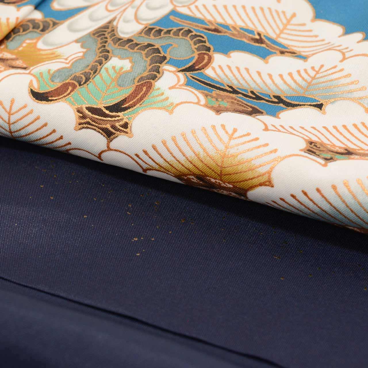 [Used] Recycled Shichi-Go-San Boy's 5-Year-Old Kimono and Haori Set (2 pieces) - Synthetic Fiber - Ready-made - Length 87.5cm (34.4in), Sleeve Length 43.5cm (17.1in) - Blue with Hawk Pattern and Gold Embellishments - Traditional Japanese Pattern - uu0368b 