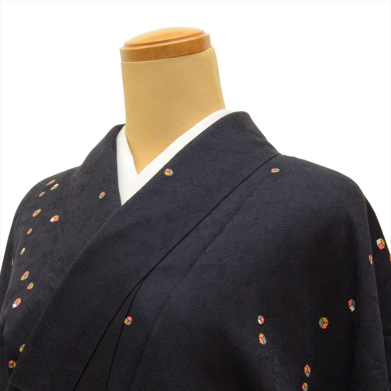 [Used] Komon (small patterned) recycled kimono, pure silk, lined, length 155.4cm, size S, sleeve length 64cm, excellent condition, black, geometric pattern, crepe fabric, high quality, semi-formal, spring, summer, autumn, winter, ready-made. 