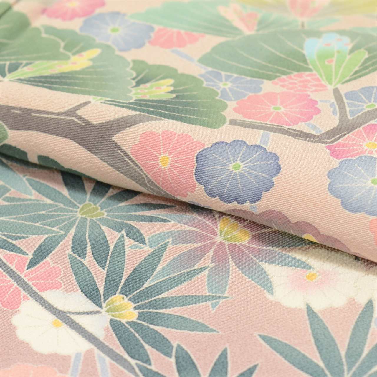 [Used] Recycled formal kimono, pure silk, lined, length 167.0cm (65.7in) (LL), sleeve length 68.4cm (26.9in), ready-made, recycled kimono, Okamura Sofu, pink, pine and flower pattern, Tokamachi Yuzen dyeing, with signature, hand-painted Yuzen, uu0405b 