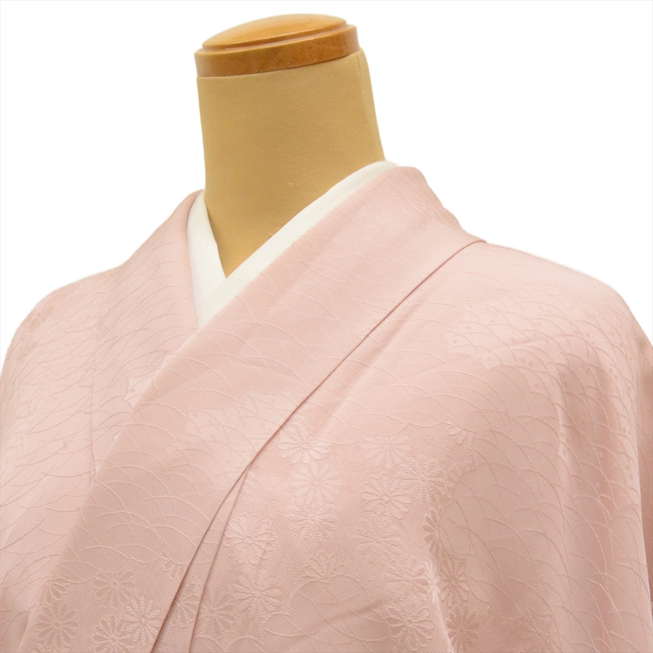 [Used] Plain-colored silk kimono, lined, ready-made, recycled kimono, length 159cm (size M), sleeve length 65cm, pinkish color, grass pattern, uu0446b, suitable for entrance ceremonies, graduation ceremonies, kindergarten entrance ceremonies. 
