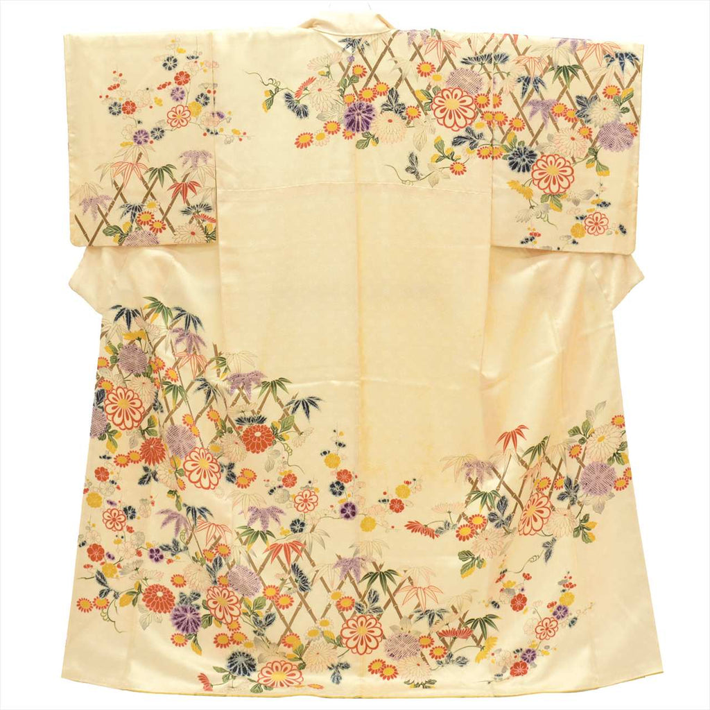 [Used] Recycled formal kimono, pure silk, length 161.5cm (63.6in), size L, sleeve length 67.0cm (26.4in), lined, ready-made, white, chrysanthemum pattern, retro style, uu0449b