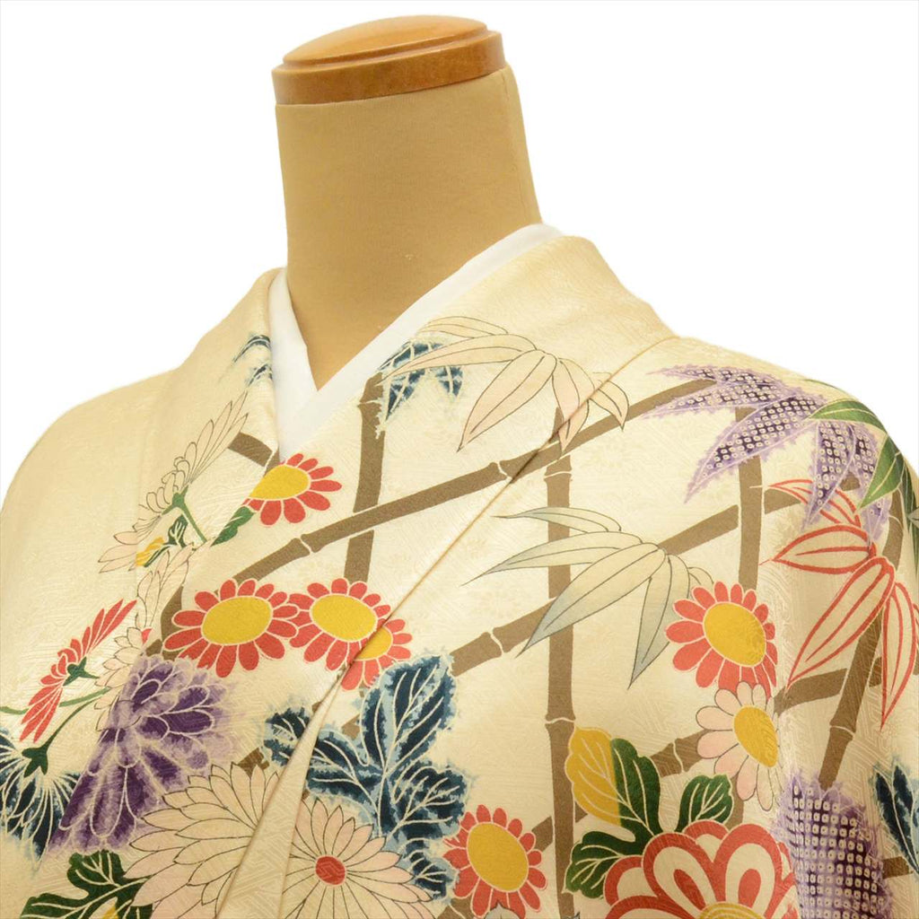 [Used] Recycled formal kimono, pure silk, length 161.5cm (63.6in), size L, sleeve length 67.0cm (26.4in), lined, ready-made, white, chrysanthemum pattern, retro style, uu0449b