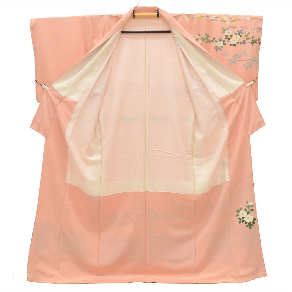 [Used] Recycled formal kimono, pure silk, lined, length 162.2cm (63.9in), size L, sleeve length 66.5cm (26.2in), ready-made, pinkish color, camellia pattern, Tokamachi Yuzen dyeing, Kumano Keido, with signature, uu0480b 