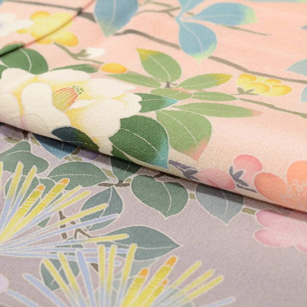 [Used] Recycled formal kimono, pure silk, lined, length 162.2cm (63.9in), size L, sleeve length 66.5cm (26.2in), ready-made, pinkish color, camellia pattern, Tokamachi Yuzen dyeing, Kumano Keido, with signature, uu0480b 