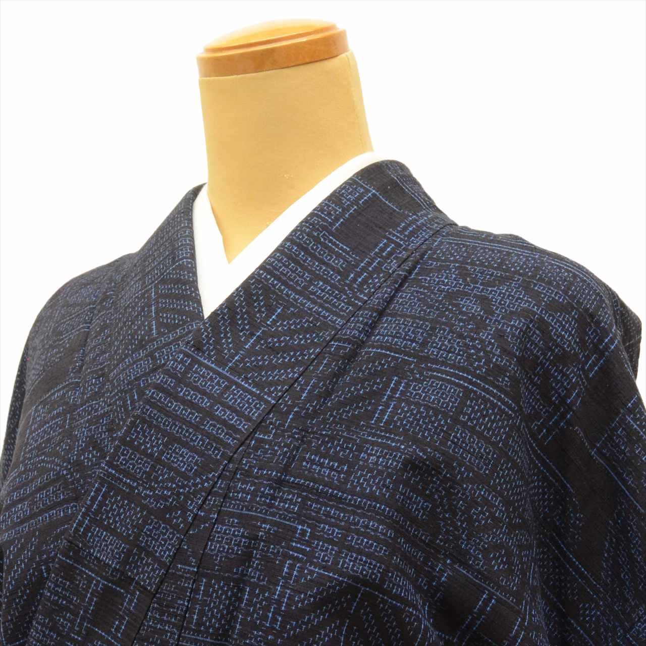Vintage Japanese Kimono | Yuki Tsumugi | Navy Silk | Tortoiseshell Kasuri | UNESCO Heritage | Size M | Sustainable | uu0555b
