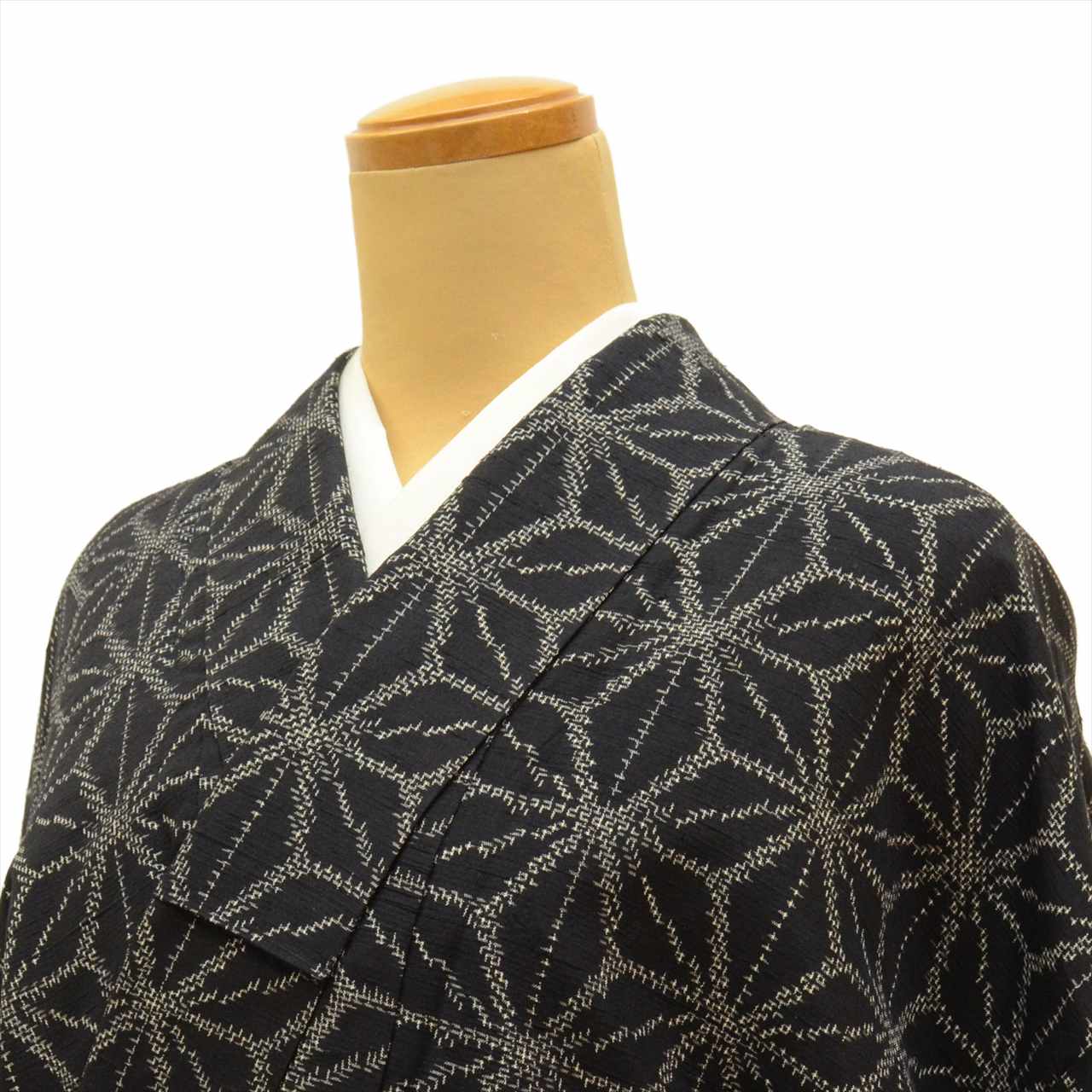 Vintage Japanese Kimono | Tsumugi | Black Silk | Hemp Leaf Pattern | Size M | Sustainable | uu0556b