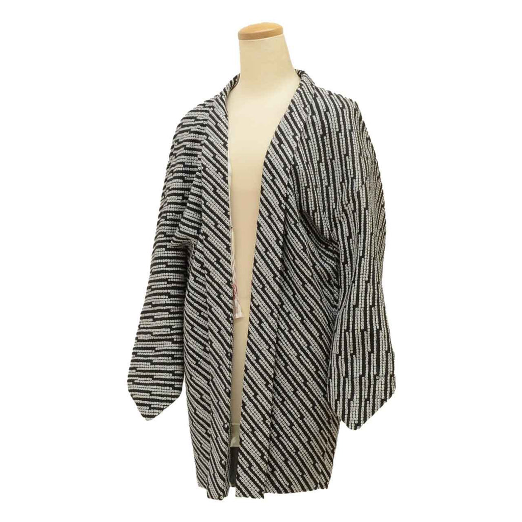 [Used] Long Haori (short jacket), pure silk, recycled haori, sleeve length 63.5cm (25.0in), body length 80.0cm (31.5in), black, kanoko pattern, fully tie-dyed, with haori cord uu0648b 