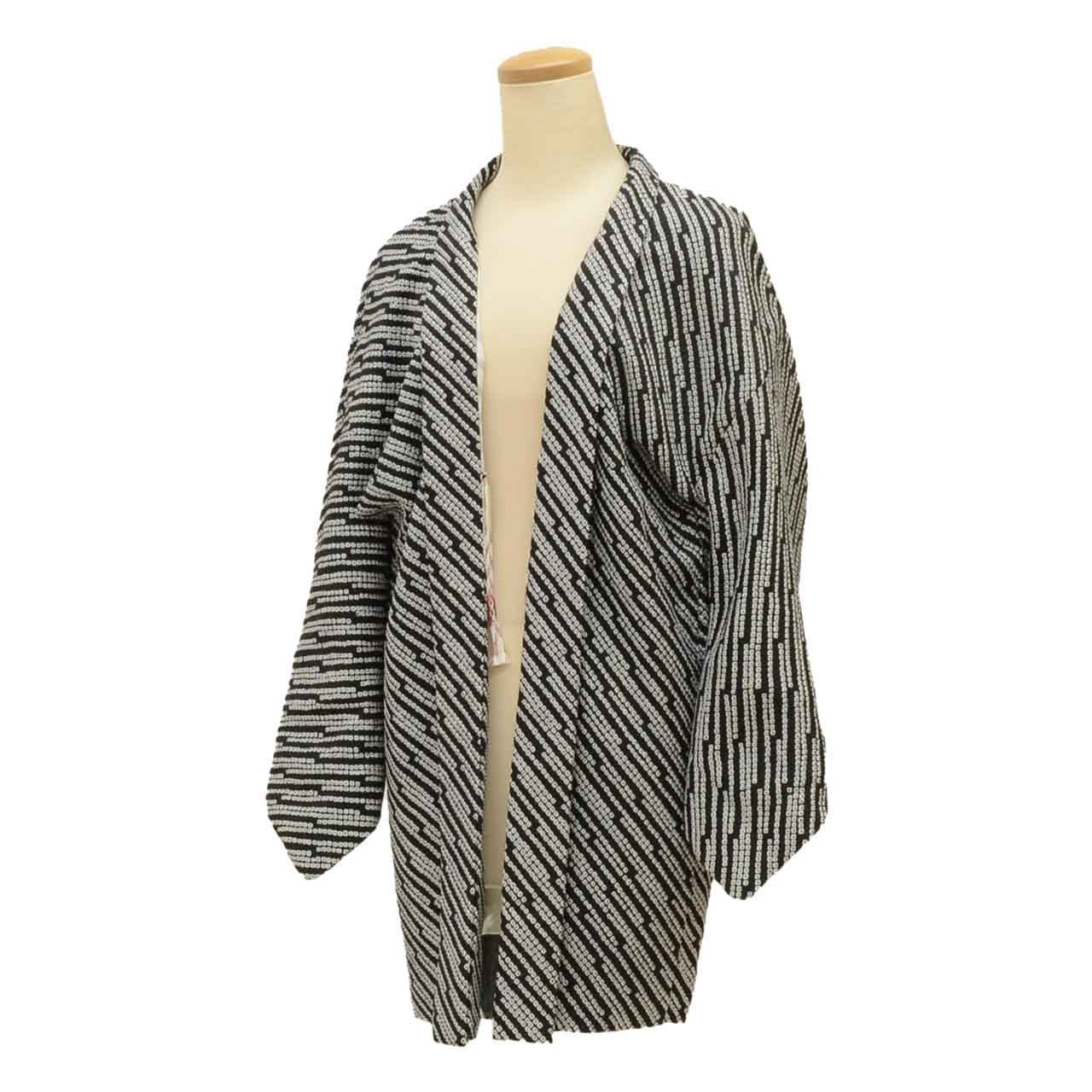 [Used] Long Haori (short jacket), pure silk, recycled haori, sleeve length 63.5cm (25.0in), body length 80.0cm (31.5in), black, kanoko pattern, fully tie-dyed, with haori cord uu0648b 