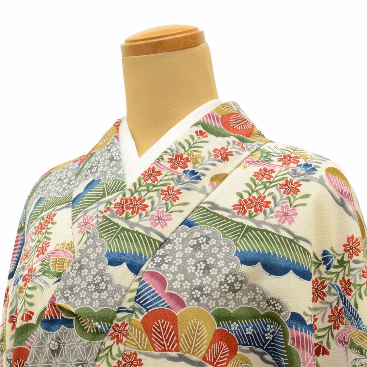 [Used] Komon (small patterned) recycled kimono, synthetic fiber, lined, length 164.0cm (64.6in) (size L), sleeve length 64.5cm (25.4in), white, pine and flower pattern, washable, high quality, semi-formal, spring, summer, autumn, winter, ready-made. 