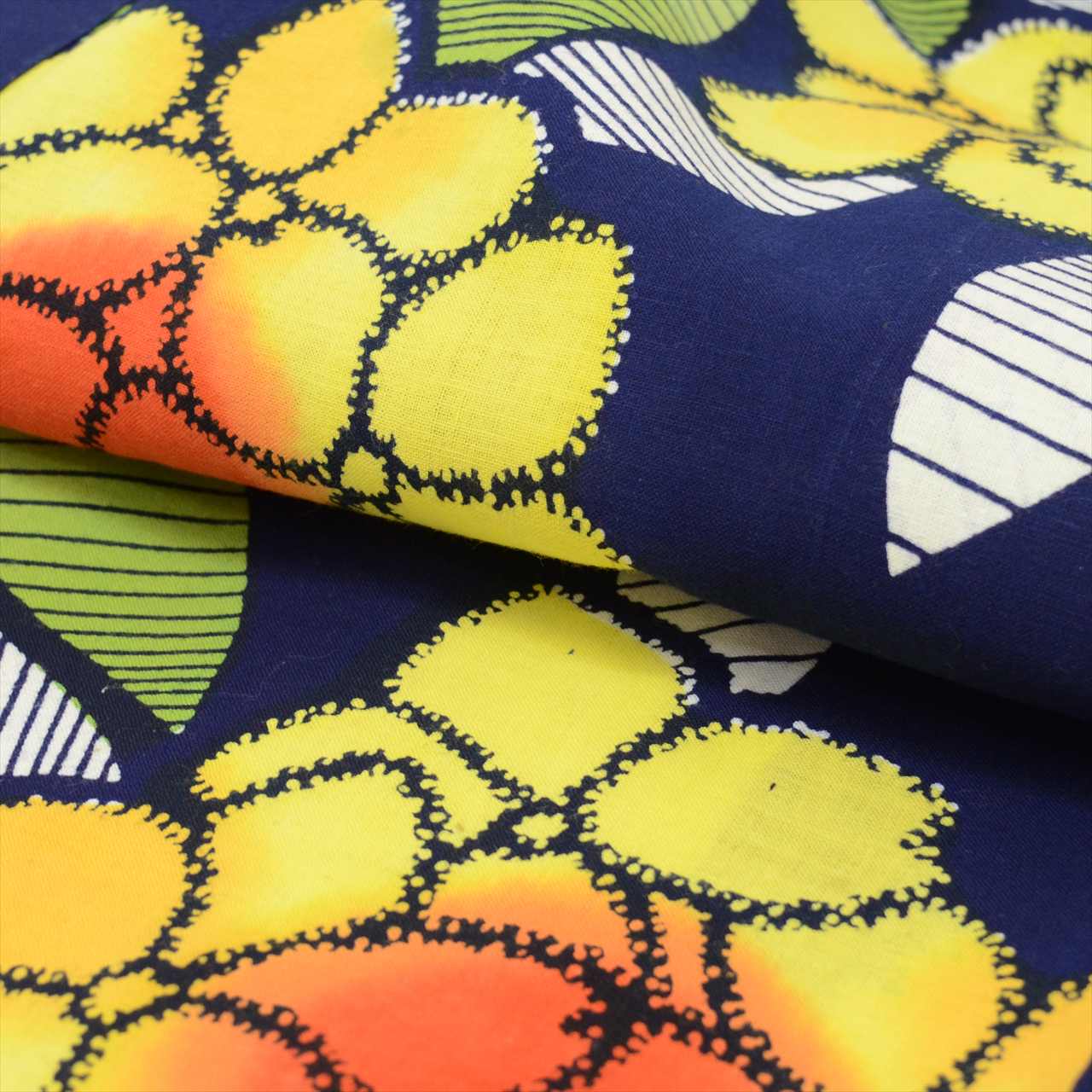 Vintage Japanese Yukata | Women's Yukata | Navy Cotton | Floral Pattern | Koma-ji Chuzome | Petite Size S | Sustainable | uu0687b