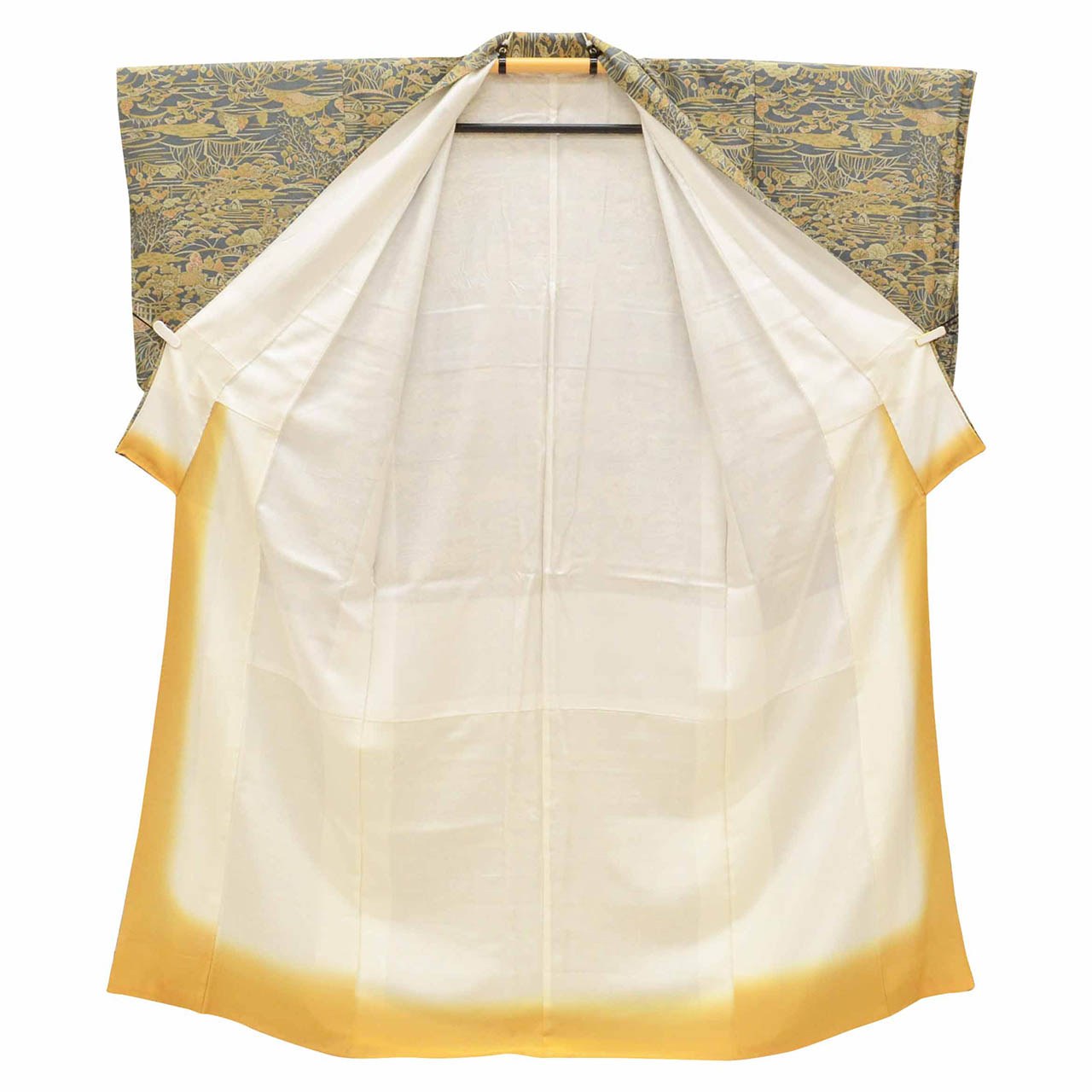 [Used] Komon (small patterned) recycled kimono, pure silk, lined, length 155.0cm (61.0in), size S, sleeve length 65.7cm (25.9in), excellent condition, gray color, landscape pattern, high quality, semi-formal, spring, summer, autumn, winter, ready-made. 