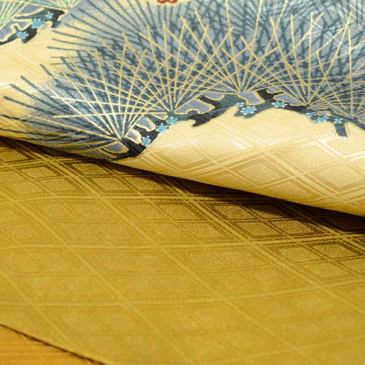 [Used] Recycled Shichi-Go-San Boy's 5-Year-Old Kimono and Haori Set (2 pieces) - Synthetic Fiber - Excellent Condition - Ready-made - Length 89cm, Sleeve Length 46cm - Brown with Helmet Pattern and Gold Embroidery - Traditional Japanese Style - uu0867b 