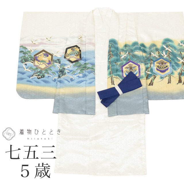 【中古】 リサイクル 七五三 男の子 5歳 2点セット 化繊 着物 羽織 美品 仕立て上がり 身丈89.3cm 裄丈45.5cm 白色系 兜文様 刺繍 金糸 和柄 和装 uu0875b