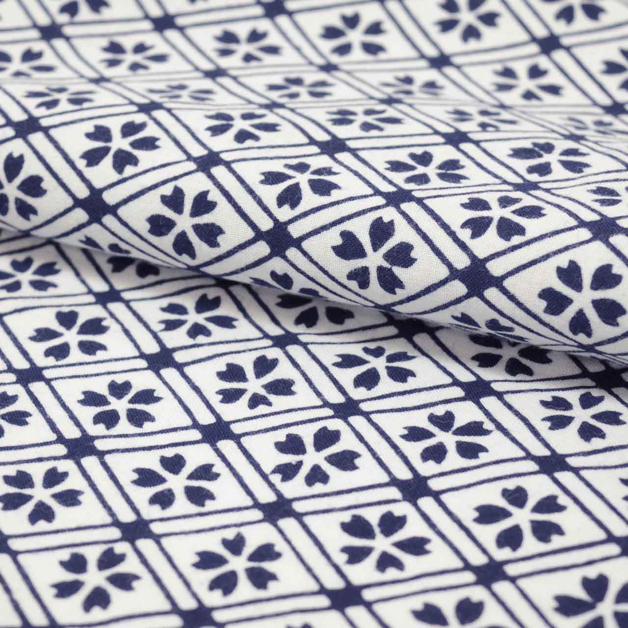 Vintage Japanese Yukata | Men's Yukata | White Cotton | Diamond Floral Pattern | Koma-ji Chuzome | Size M | Sustainable | uu0992b