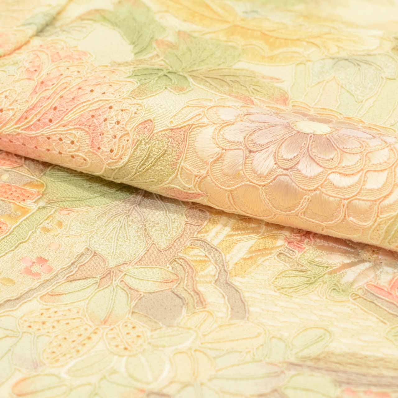 [Used] Recycled Kimono, Colored Formal Kimono, Lined, Pure Silk, Ready-made, Sleeve Length 66.5cm (26.2in), Body Length 156.5cm (61.6in), Size M, Brown, Floral Cart Pattern, Visiting Kimono Style, Swatow Embroidery, uu1080b