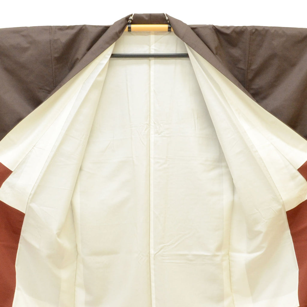 [Used] Recycled Kimono, Hakusan Tsumugi Silk, Lined, Ready-made, with signature, Sleeve length 68.0cm (26.8in), Body length 163.5cm (64.4in), Size L, Brown, Maneki-neko (beckoning cat) pattern, uu1081b 