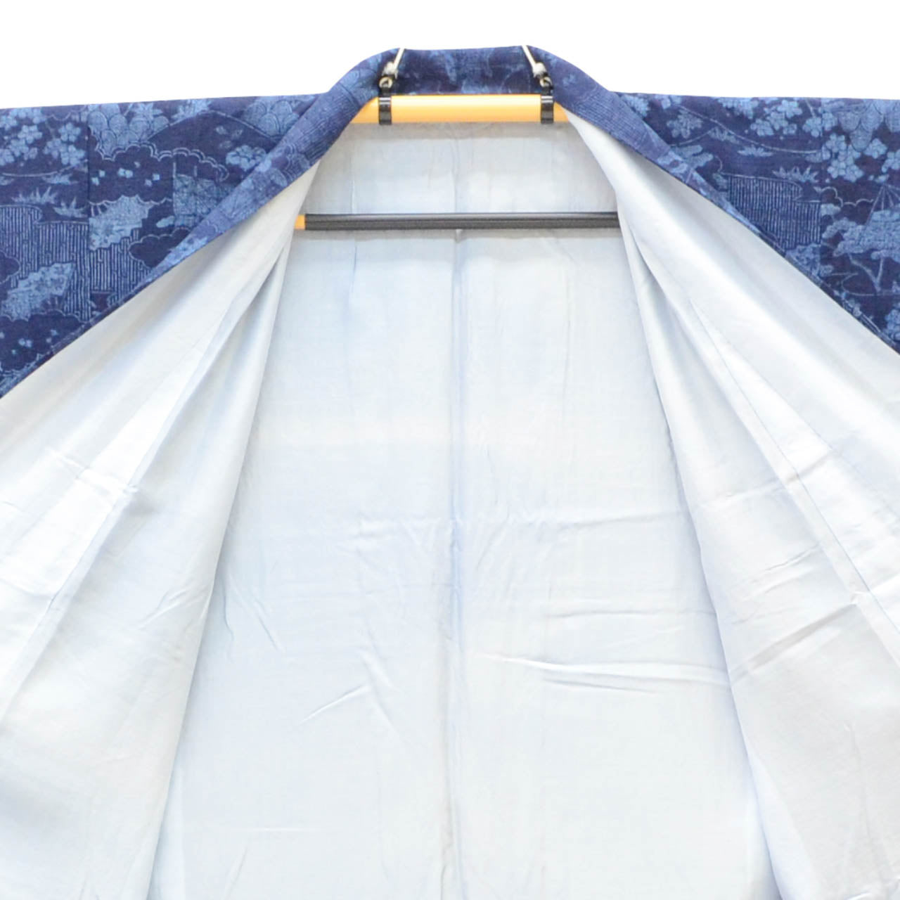 [Used] Recycled Kimono, Silk Tsumugi, Genuine Indigo Dye, Lined, Pure Silk, Ready-made, with Certificate of Authenticity, Sleeve Length 63.0cm (24.8in), Body Length 154.0cm (60.6in), Size S, Navy Blue, Landscape Pattern, uu1235b 