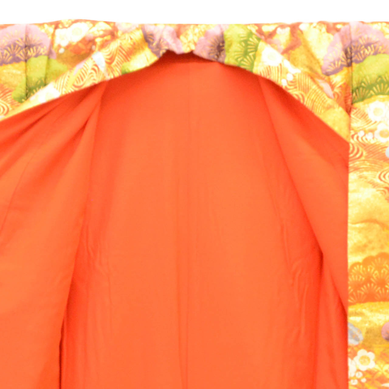 [Used] Recycled Kimono, Irouchikake (Wedding Kimono), Pure Silk, Sleeve Length 65.5cm (25.8in), Body Length 198.0cm (78.0in), Size LL, Orange, Pine Tree Pattern, Brocade, Tang Dynasty Weave, Gold Thread, uu1306b 