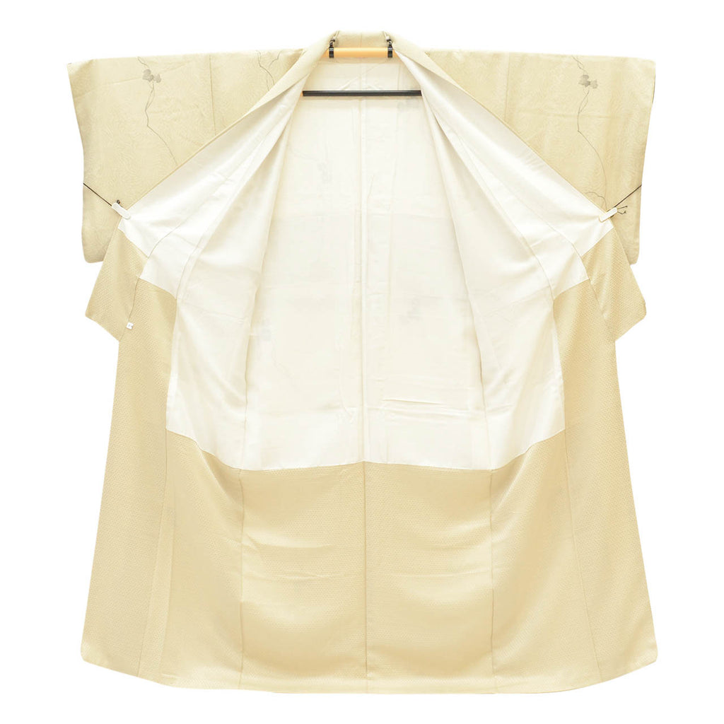 [Used] Recycled Kimono, Komon style, Lined, Pure Silk, Ready-made, Sleeve length 69.0cm (27.2in), Body length 161.2cm (63.5in), Size L, Beige, Ivy pattern, with signature, uu1324b 