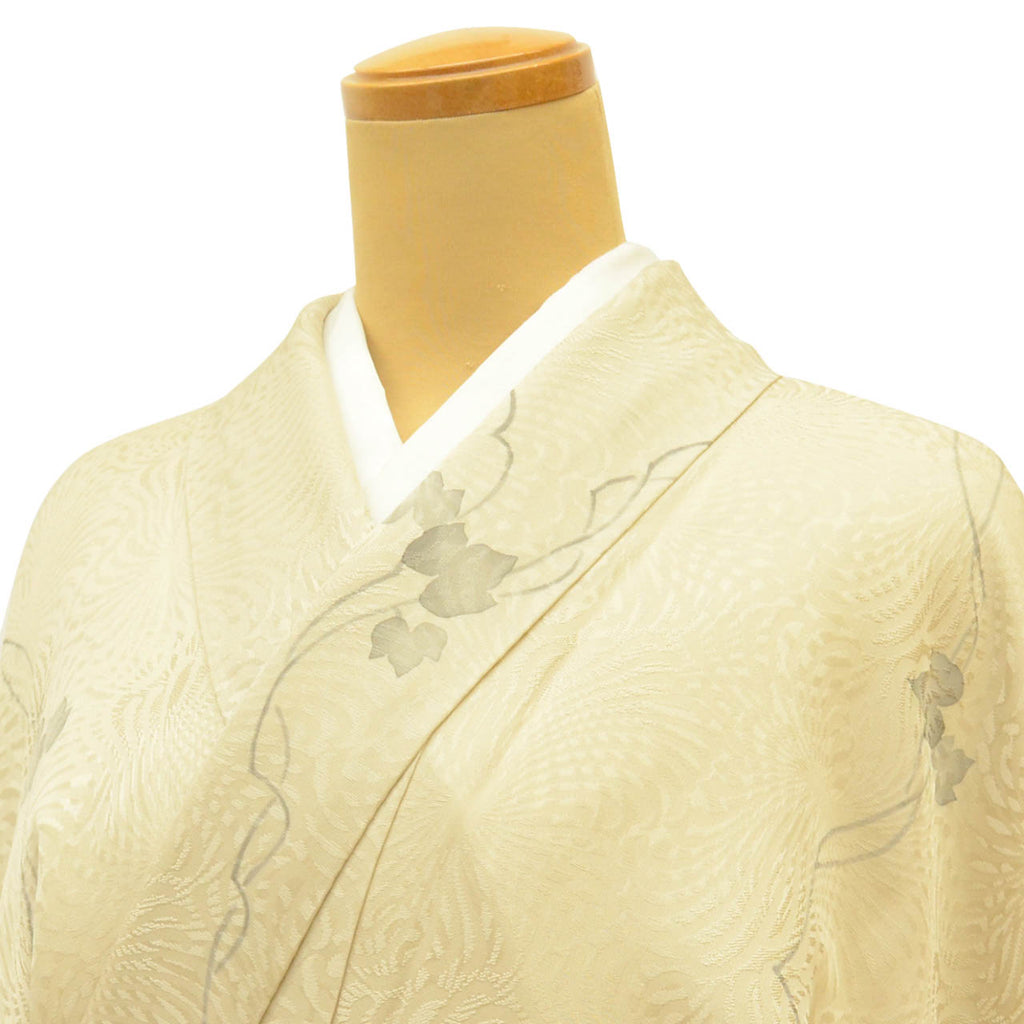 [Used] Recycled Kimono, Komon style, Lined, Pure Silk, Ready-made, Sleeve length 69.0cm (27.2in), Body length 161.2cm (63.5in), Size L, Beige, Ivy pattern, with signature, uu1324b 