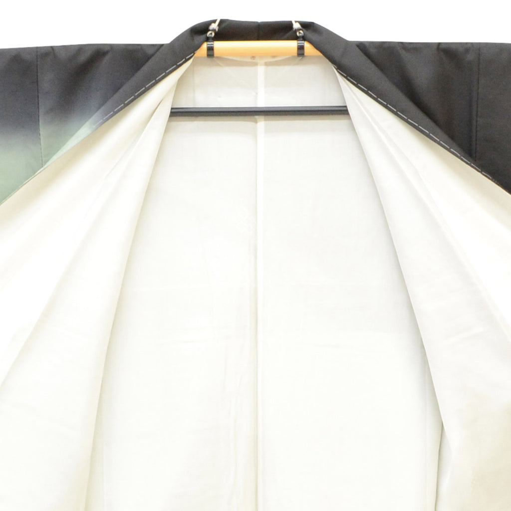 [Used] Recycled Kimono, Hakusan Tsumugi Silk, Lined, Ready-made, with signature, Sleeve length 65.5cm (25.8in), Body length 159.5cm (62.8in), Size M, Green, Gourd pattern, Attached hem pattern, uu1338b 