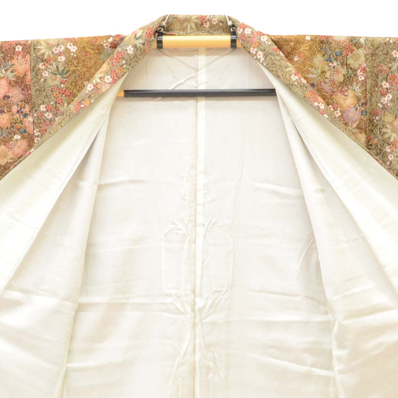 [Used] Recycled Kimono, Komon style, Pure Silk, Size M, Good Condition, Length 159.5cm (62.8in), Sleeve Length 65.0cm (25.6in), Lined, Ready-made, Brown, Four Seasons Flowers, Gold Embellishment, uu1364b 