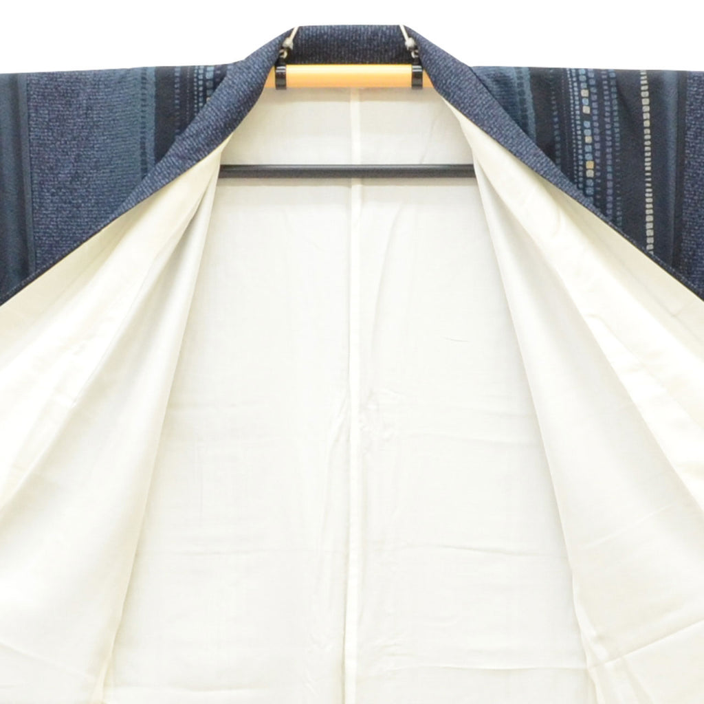 [Used] Recycled Kimono, Komon style, Lined, Pure Silk, Ready-made, Sleeve length 67.0cm (26.4in), Body length 163.0cm (64.2in), Size L, Navy blue, Geometric pattern, uu1427b 