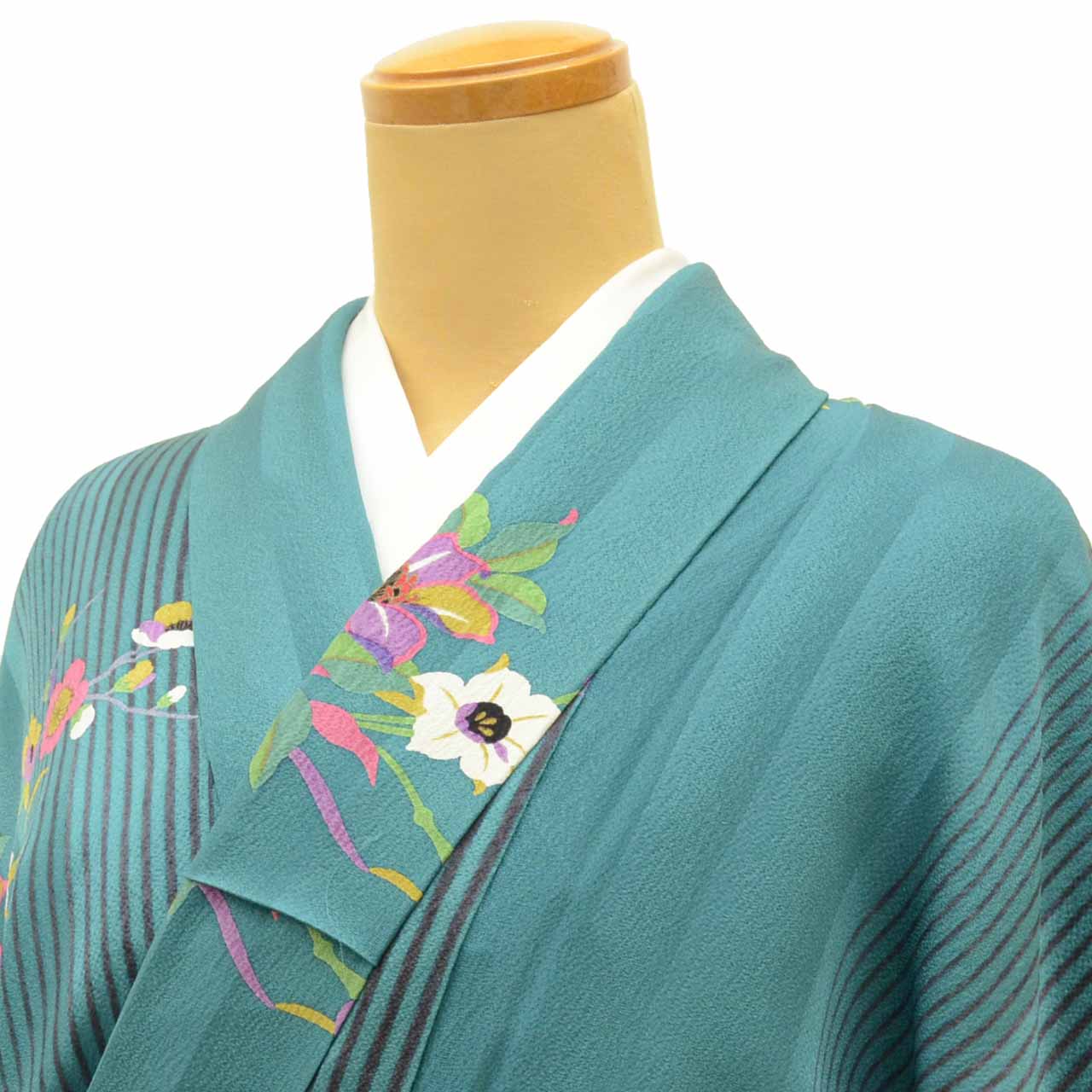 [Used] Recycled Kimono, Komon style, Lined, Pure Silk, Excellent Condition, Unused, Ready-made, Sleeve Length 65.0cm (25.6in), Body Length 160.0cm (63.0in), Size M, Blue, Floral Pattern, Crepe Fabric, uu1431b 
