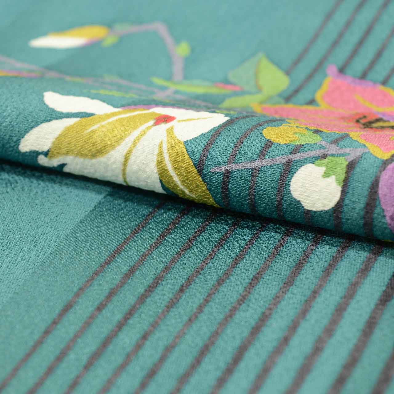 [Used] Recycled Kimono, Komon style, Lined, Pure Silk, Excellent Condition, Unused, Ready-made, Sleeve Length 65.0cm (25.6in), Body Length 160.0cm (63.0in), Size M, Blue, Floral Pattern, Crepe Fabric, uu1431b 