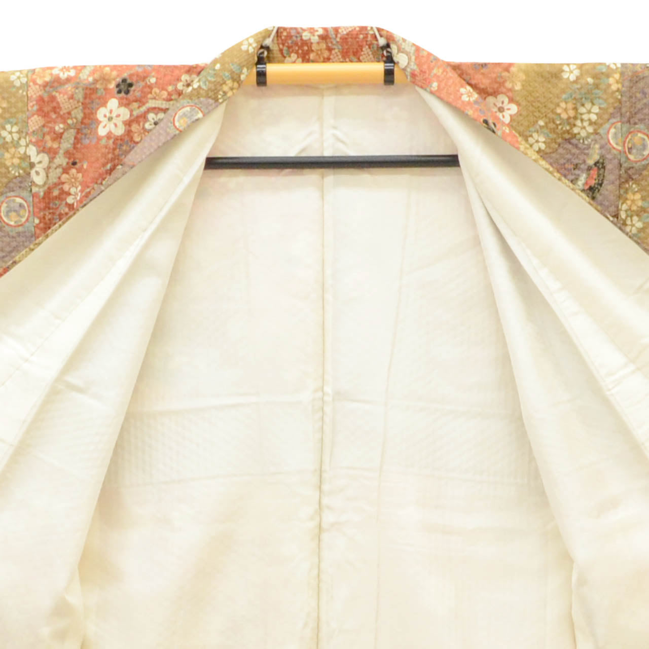 [Used] Recycled Kimono, Komon style, Lined, Pure Silk, Excellent Condition, Ready-made, Sleeve Length 65.5cm (25.8in), Body Length 157.2cm (61.9in), Size M, Brown, Plum Blossom Pattern, uu1432b 