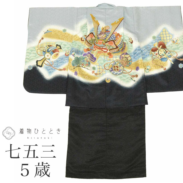 【中古】 リサイクル着物 七五三 男の子 5歳 2点セット 化繊 着物 羽織 美品 仕立て上がり 裄丈48cm 身丈104.5cm グレー色系 兜文様 刺繍 和柄 和装 uu1512b