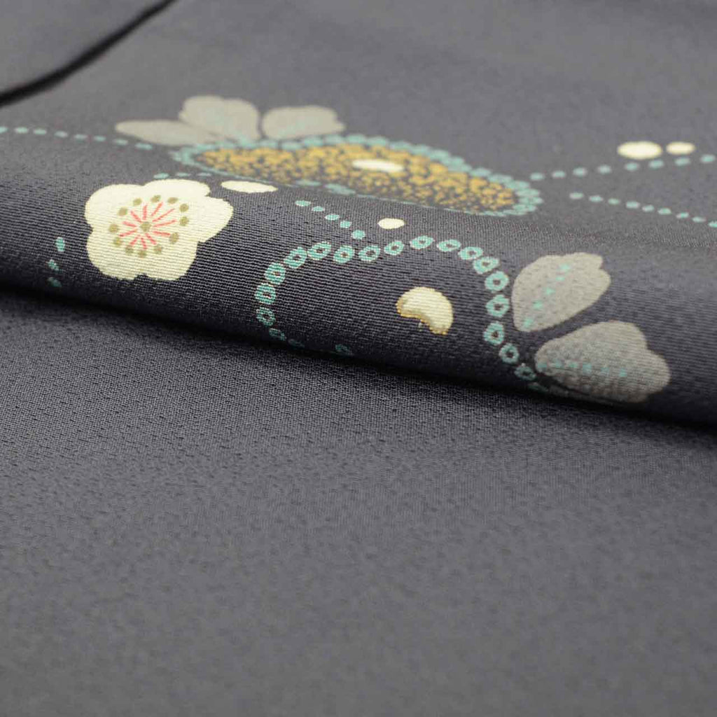 [Used] Recycled Kimono, Komon style, Pure Silk, Size S, Excellent Condition, Length 153.0cm (60.2in), Sleeve Length 65.5cm (25.8in), Lined, Ready-made, Crepe fabric, Gold embroidery, Gray floral pattern, uu1559b 