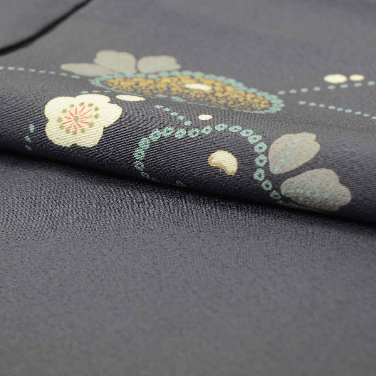 [Used] Recycled Kimono, Komon style, Pure Silk, Size S, Excellent Condition, Length 153.0cm (60.2in), Sleeve Length 65.5cm (25.8in), Lined, Ready-made, Crepe fabric, Gold embroidery, Gray floral pattern, uu1559b 