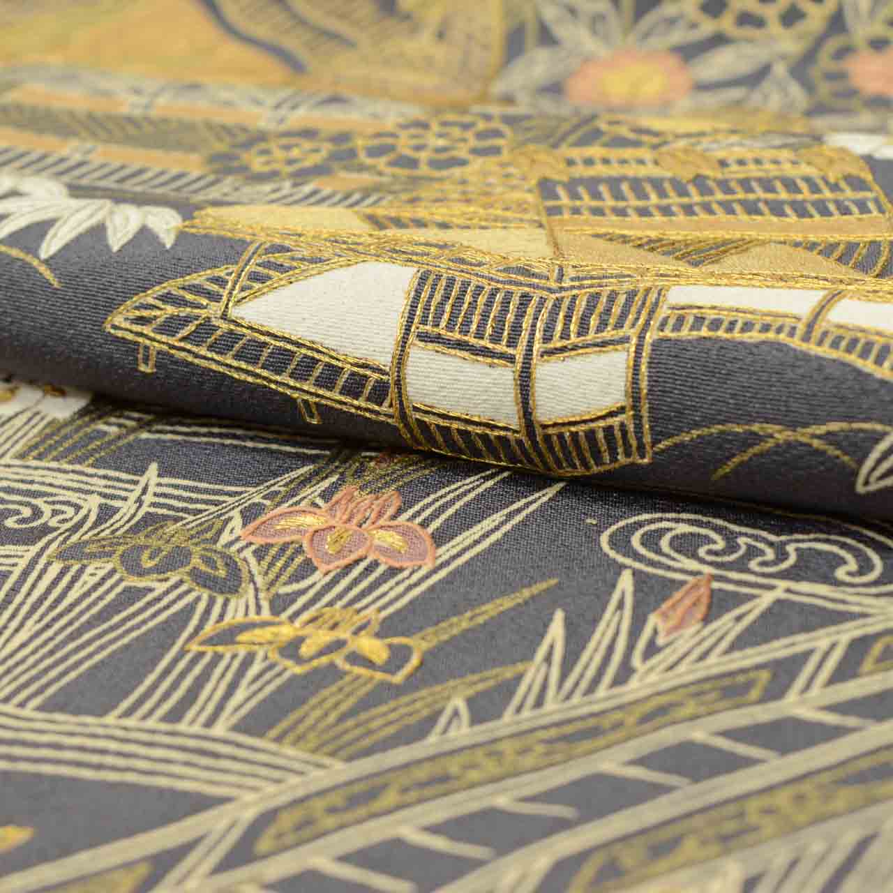 [Used] Recycled Kimono, Visiting Kimono, Pure Silk, Gray, Flowing Water and Floral Embroidery, Gold Leaf, Lined, Size M (Slightly Plus Size L), Length 157cm, Sleeve Length 63cm, Excellent Condition, Ready-made, Reused, Kimono Hitotoki uu1660b 