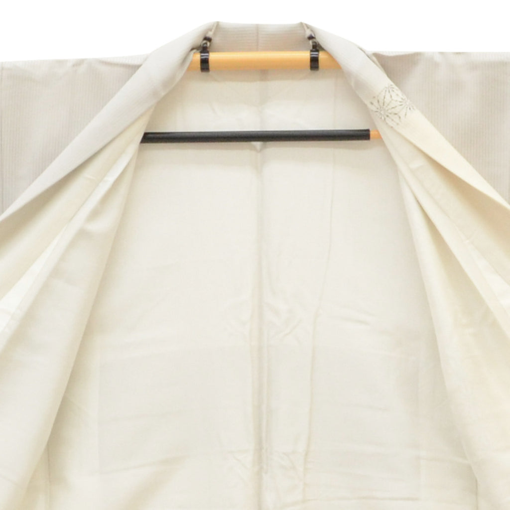 [Used] Recycled Kimono, Visiting Kimono, Pure Silk, Size M, Excellent Condition, Length 160cm, Sleeve Length 64.8cm, Lined, Ready-made, Beautiful Condition, Unused, Tango Chirimen Silk, Gold Leaf, Gray, Hemp Leaf Pattern, Reused uu1661b 