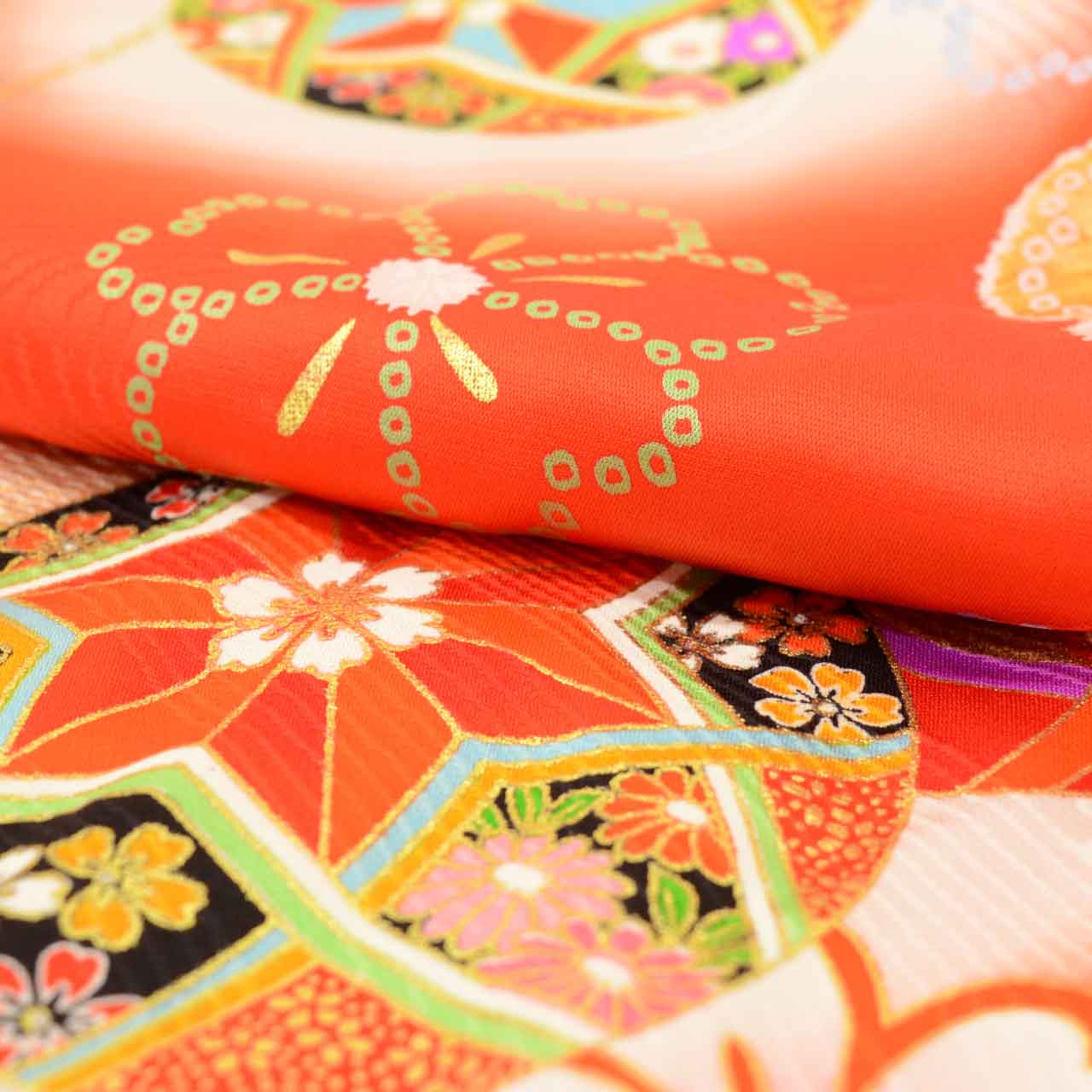 [Used] Recycled Kimono, Children's Kimono and Haori Set, Girl's, Pure Silk, Recycled Haori Ensemble, Ready-made, Sleeve Length 38.0cm (15.0in), Body Length 72.0cm (28.3in), Red, Ball Pattern, Gold Embellishments, uu1671b 