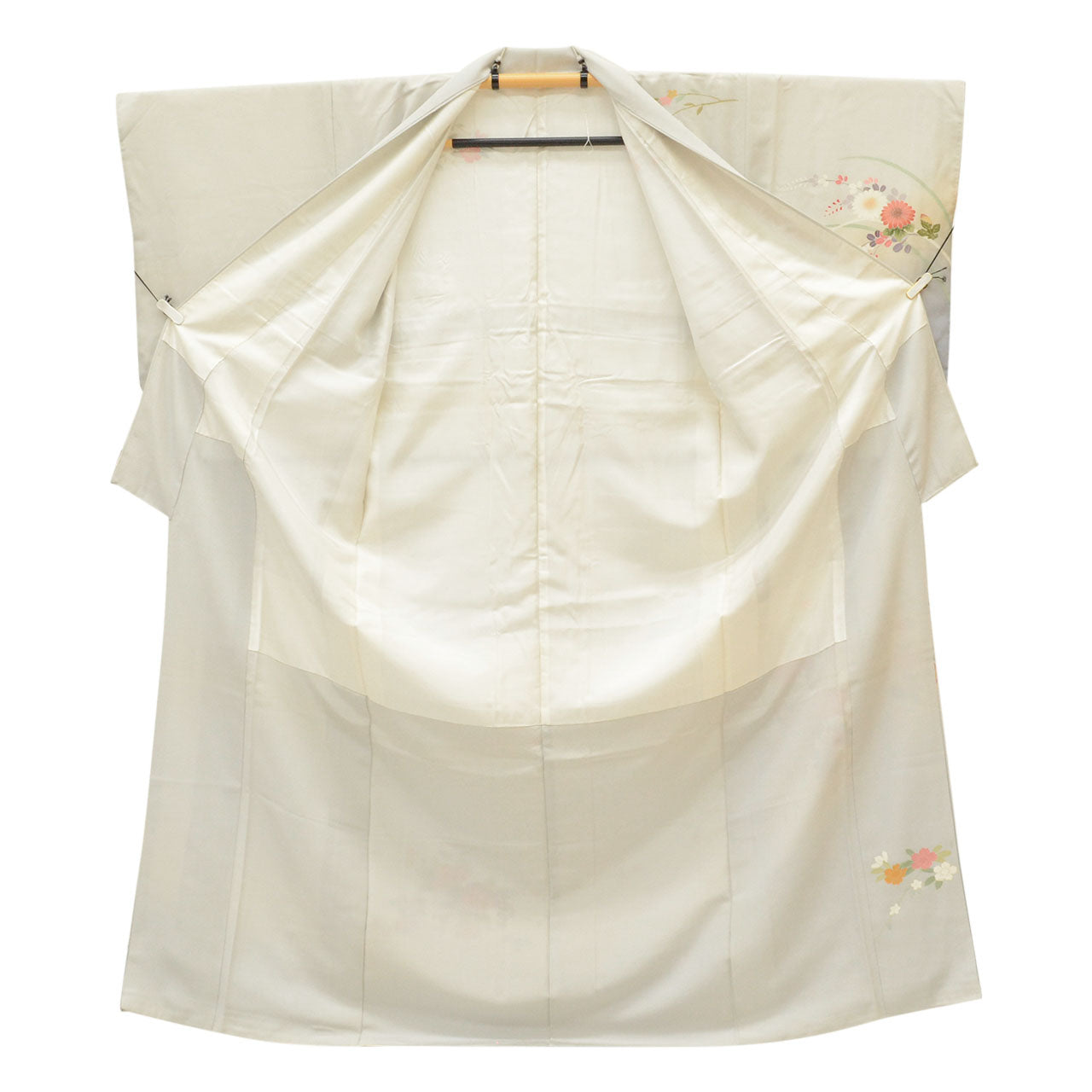[Used] Recycled Kimono, Visiting Kimono, Pure Silk, Size L (Slightly Plus Size L), Excellent Condition, Length 163.5cm (64.4in), Sleeve Length 66.5cm (26.2in), Lined, Ready-made, Signed, Kaga Yuzen, Artist's Work, Gray, Autumn Flowers, Reused uu1719b 