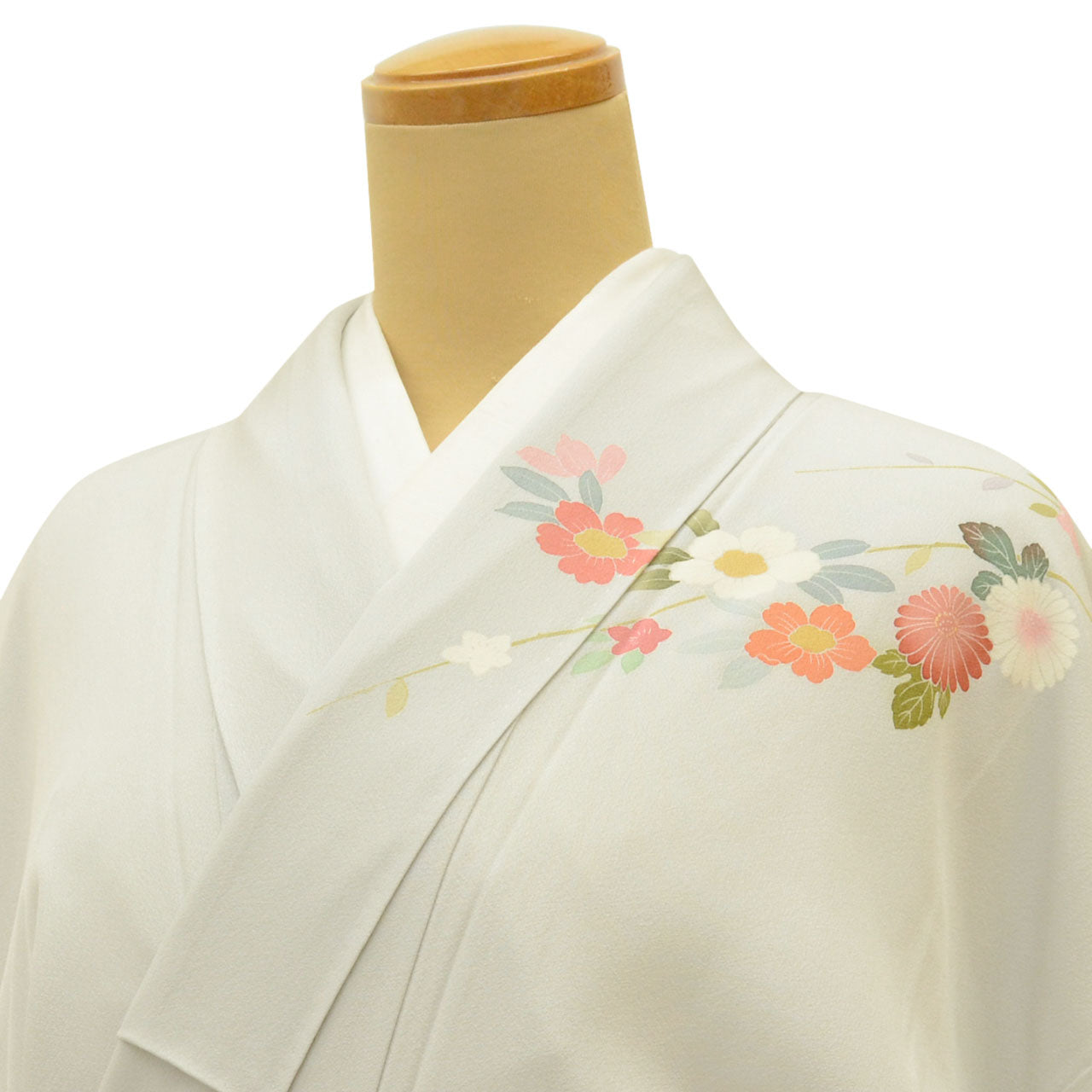 [Used] Recycled Kimono, Visiting Kimono, Pure Silk, Size L (Slightly Plus Size L), Excellent Condition, Length 163.5cm (64.4in), Sleeve Length 66.5cm (26.2in), Lined, Ready-made, Signed, Kaga Yuzen, Artist's Work, Gray, Autumn Flowers, Reused uu1719b 