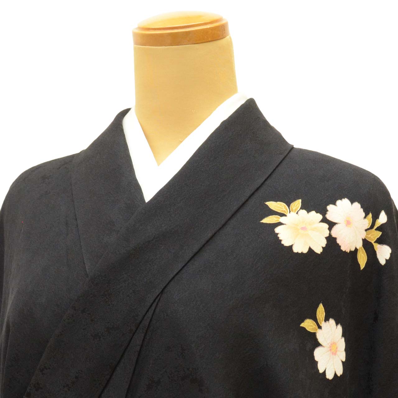[Used] Recycled Kimono, Furisode (long-sleeved kimono), Vintage Furisode, Pure Silk, Size L, Excellent Condition, Length 162.7cm (64.1in), Sleeve Length 65.7cm (25.9in), Lined, Ready-made, Gold Embroidery, Black, Floral, Reused, uu1763b 