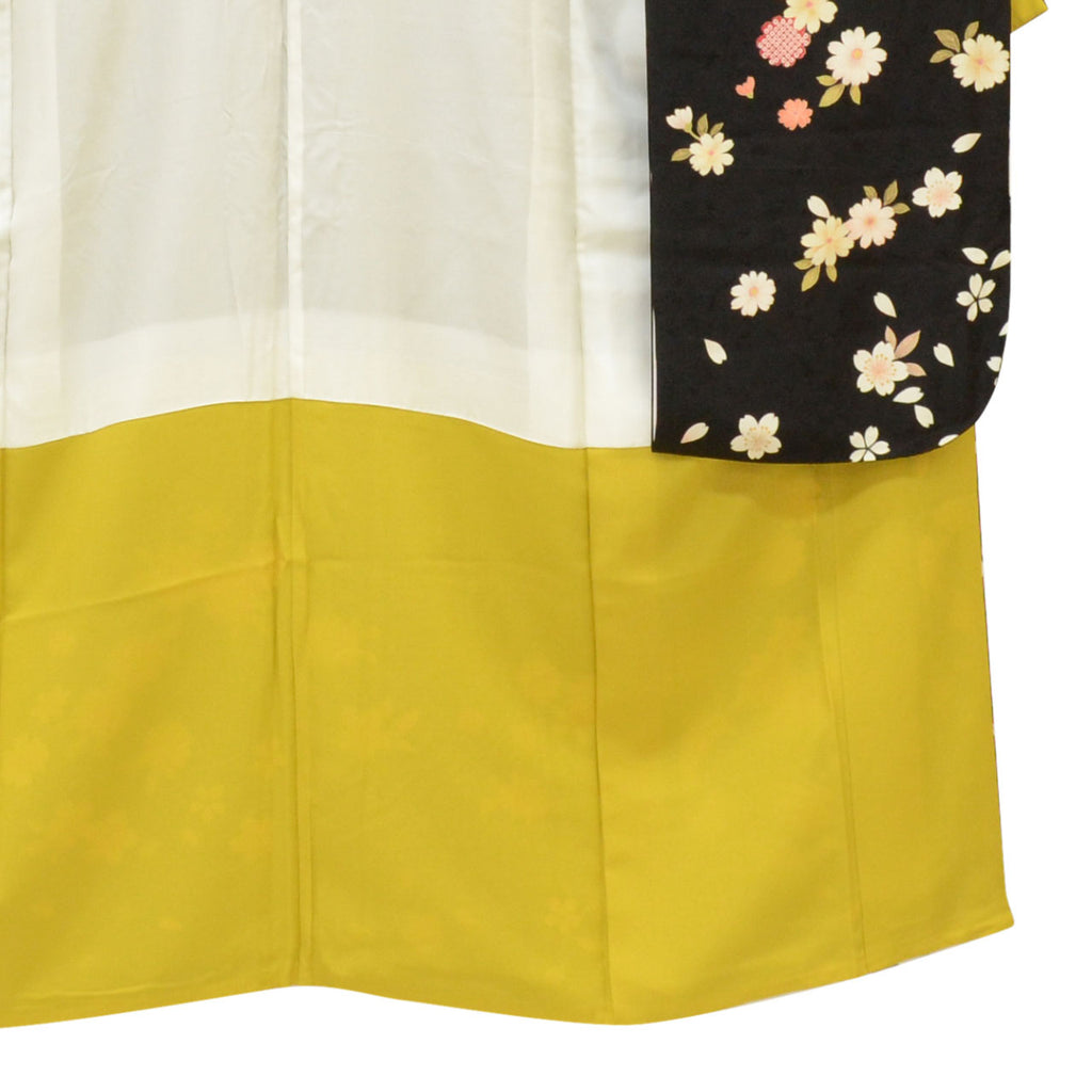 [Used] Recycled Kimono, Furisode (long-sleeved kimono), Vintage Furisode, Pure Silk, Size L, Excellent Condition, Length 162.7cm (64.1in), Sleeve Length 65.7cm (25.9in), Lined, Ready-made, Gold Embroidery, Black, Floral, Reused, uu1763b 