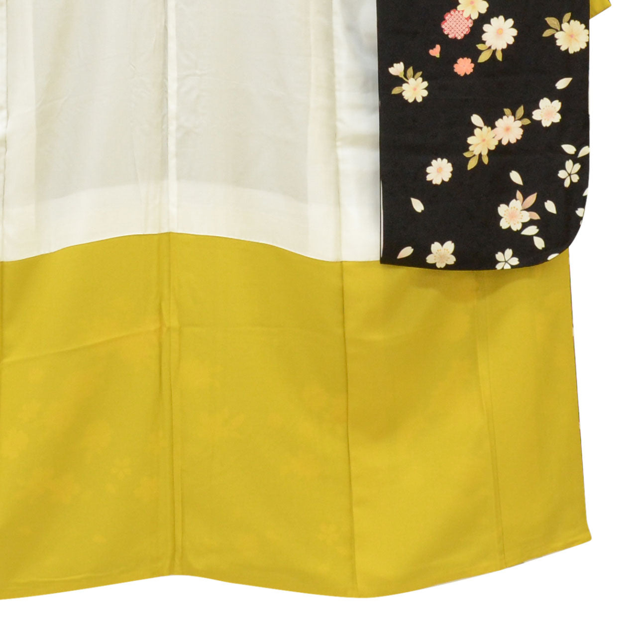 [Used] Recycled Kimono, Furisode (long-sleeved kimono), Vintage Furisode, Pure Silk, Size L, Excellent Condition, Length 162.7cm (64.1in), Sleeve Length 65.7cm (25.9in), Lined, Ready-made, Gold Embroidery, Black, Floral, Reused, uu1763b 