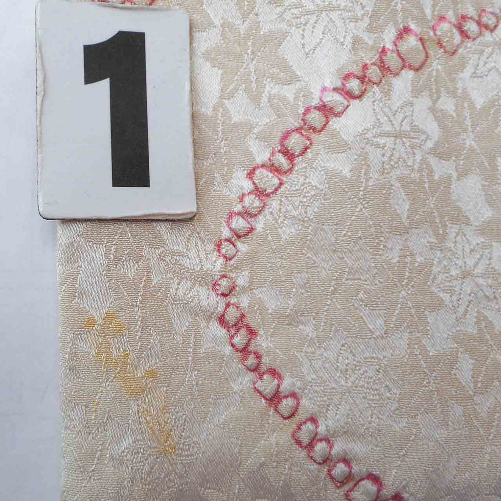 [Used] Recycled Kimono, Komon style, Pure Silk, Size M, Good Condition, Length 159.5cm (62.8in), Sleeve Length 65.5cm (25.8in), Lined, Ready-made, Shibori (tie-dye) pattern, White, Floral, Reused, uu1795b 