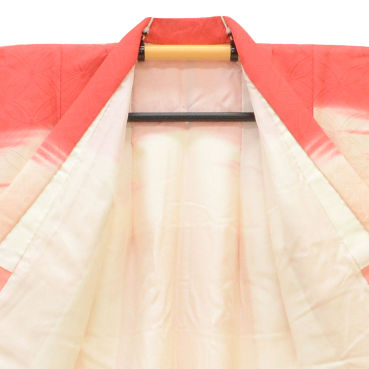 [Used] Recycled Kimono for Girls, Shichi-Go-San (7 years old), Single Kimono, Pure Silk, Ready-made, Sleeve Length 49.5cm (19.5in), Body Length 135.0cm (53.1in), Pink, Shippo (seven treasures) pattern, uu1800b 