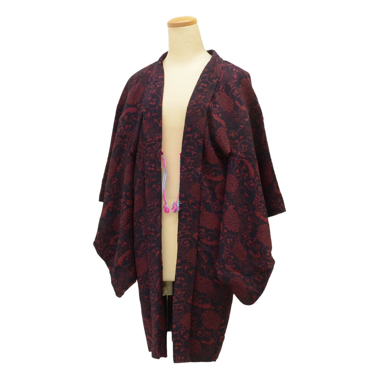[Used] Long Haori (short jacket), pure silk, recycled haori, sleeve length 63.0cm (24.8in), body length 9.0cm (3.5in), navy blue, floral arabesque pattern, antique style, with haori cord uu1820b 