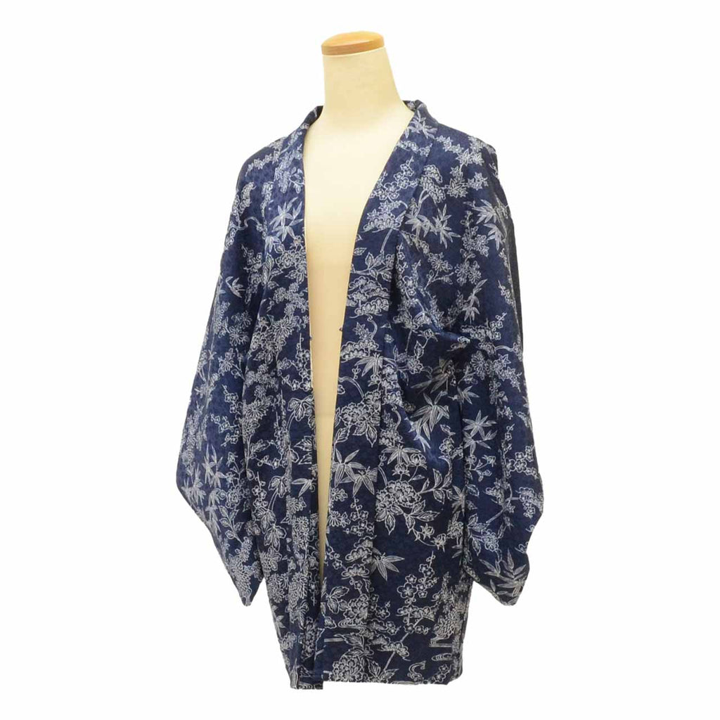 [Used] Silk Haori (short jacket), Recycled Haori, Sleeve length 62.5cm (24.6in), Body length 79.5cm (31.3in), Navy blue, Pine, bamboo, and plum blossom pattern, uu1830b 