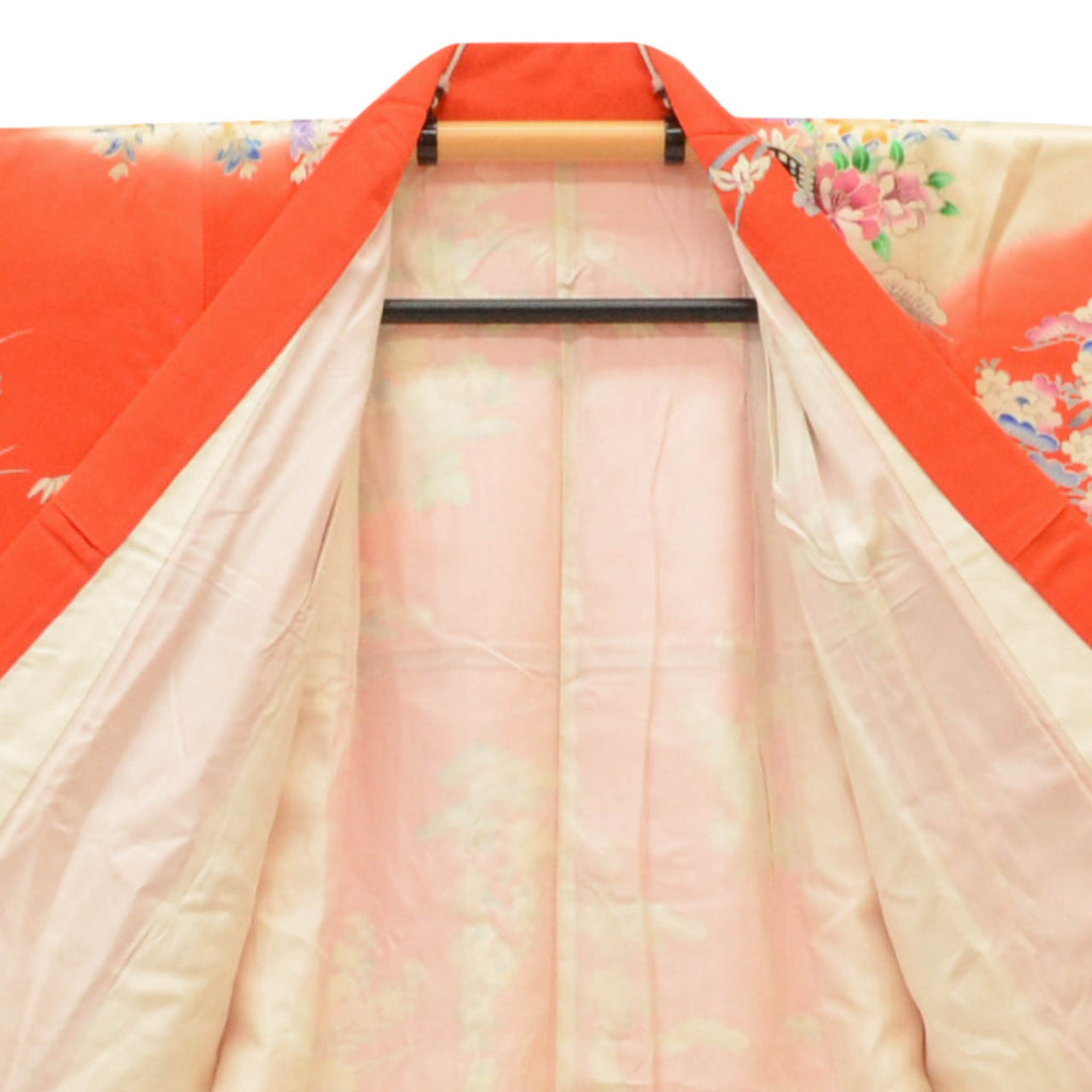 [Used] Recycled Kimono for Girls, Shichi-Go-San (7 years old), Single Kimono, Pure Silk, Ready-made, Sleeve Length 51.5cm (20.3in), Body Length 145.0cm (57.1in), Red, Imperial Carriage Pattern, Gold Embellishments, uu1869b 