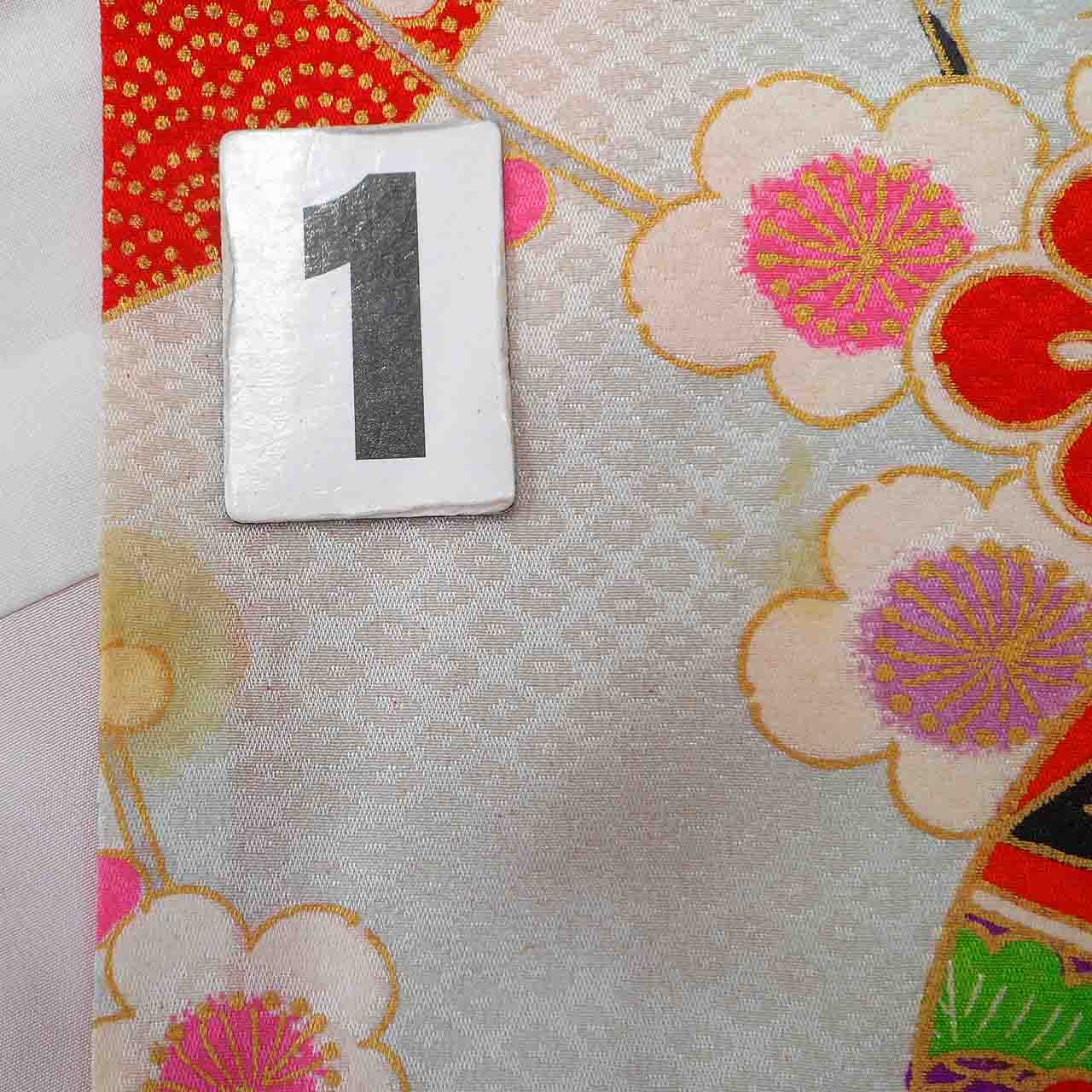 [Used] Recycled Kimono for Girls, Shichi-Go-San (7 years old), Single Kimono, Pure Silk, Ready-made, Sleeve Length 52.0cm (20.5in), Body Length 127.0cm (50.0in), Red, Ball and Crane Pattern, Gold Embellishment, Layered Collar, uu1870b 