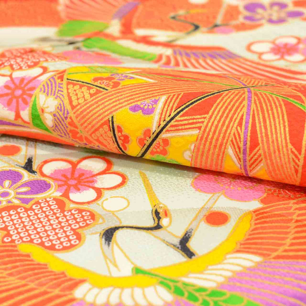 [Used] Recycled Kimono for Girls, Shichi-Go-San (7 years old), Single Kimono, Pure Silk, Ready-made, Sleeve Length 52.0cm (20.5in), Body Length 127.0cm (50.0in), Red, Ball and Crane Pattern, Gold Embellishment, Layered Collar, uu1870b 